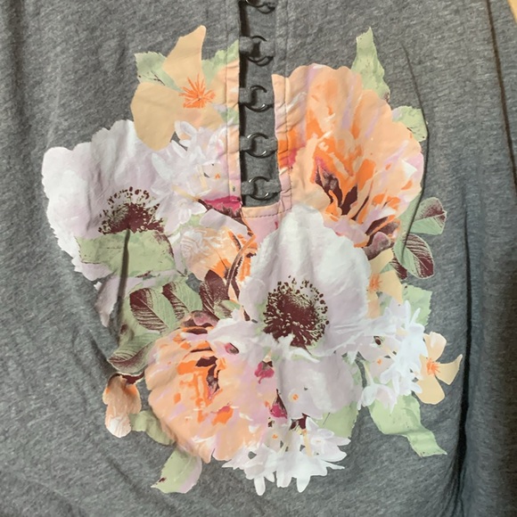 #499 size 6 Torrid Gray Floral Tank Top with cool details in front - Picture 4 of 5